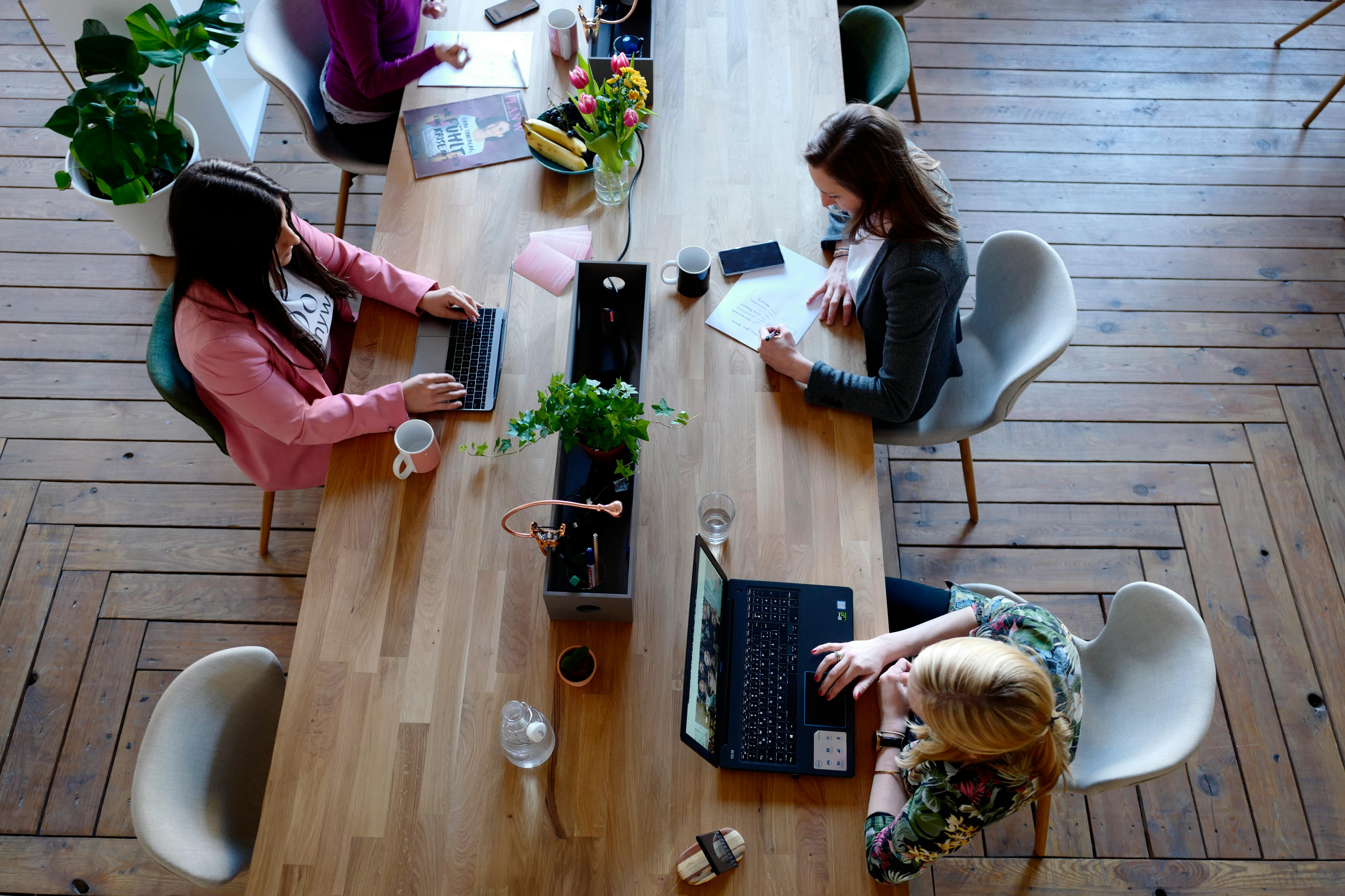 Does Topical Authority beat backlinks for early stage SaaS and Startups?